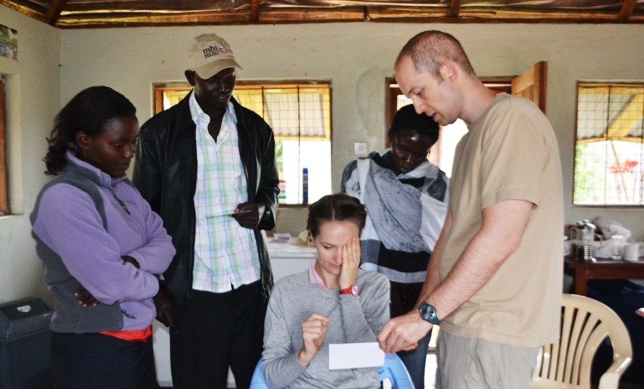 Teaching the MHI staff to perform vision tests